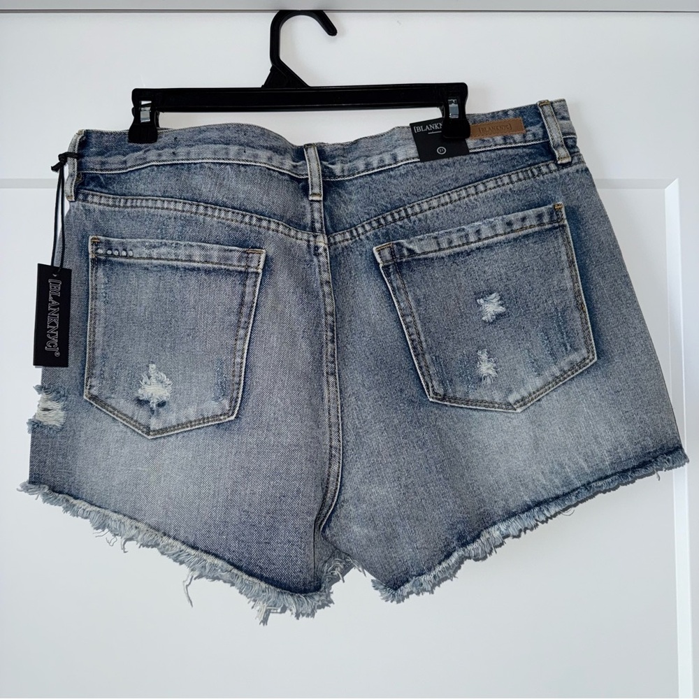 NWT- Blank NYC Women’s Distressed Denim Shorts Size 31 - Picture 2 of 13